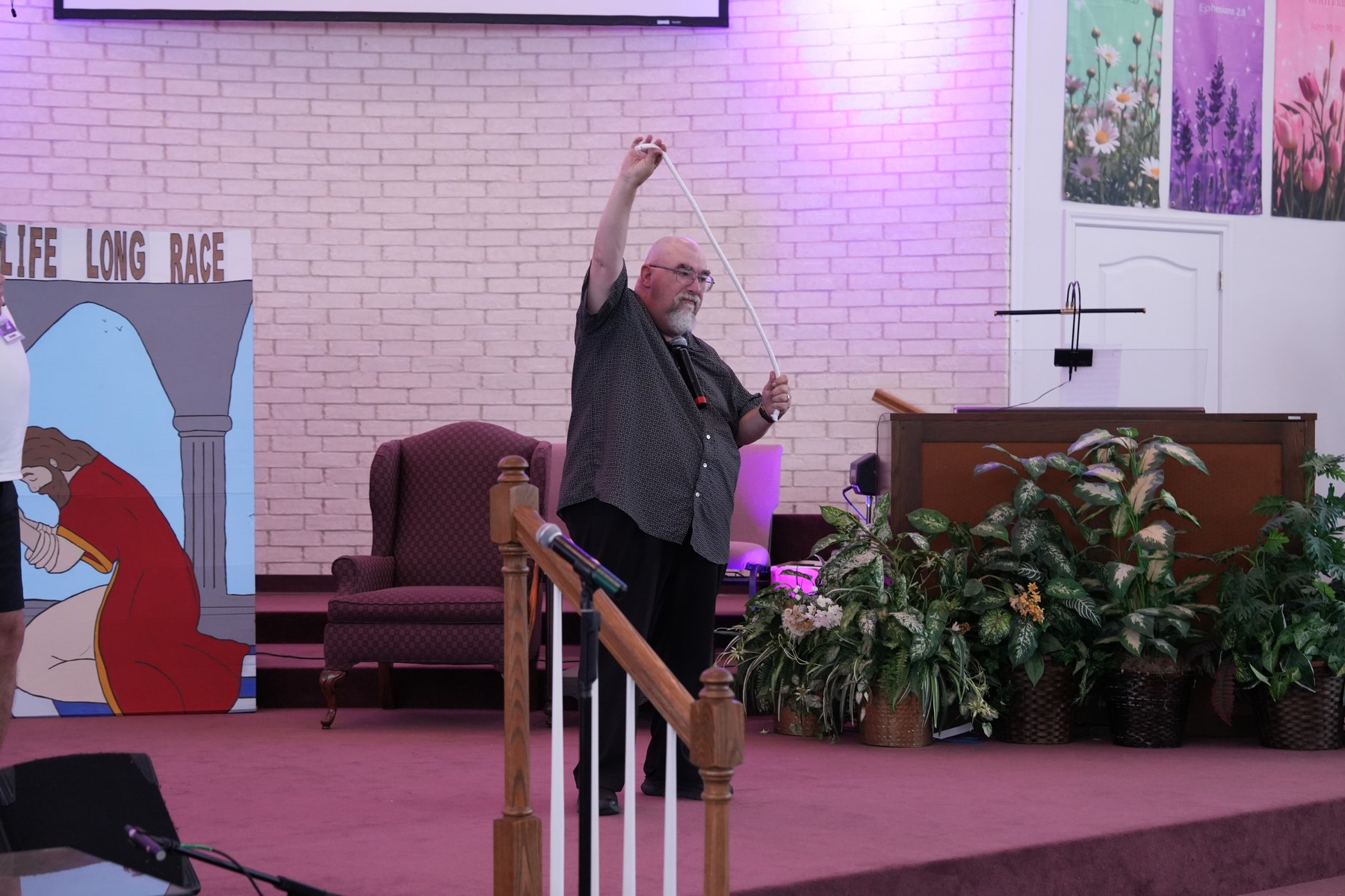 Ken Sibley performing a rope illusion during a live presentation